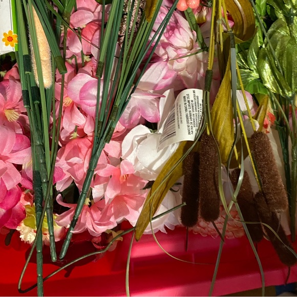 A BOX OF MIXED SEASON FAUX FLOWERS AND PICKS THEY ARE NOT CUT DIY CRAFTS - Picture 5 of 11